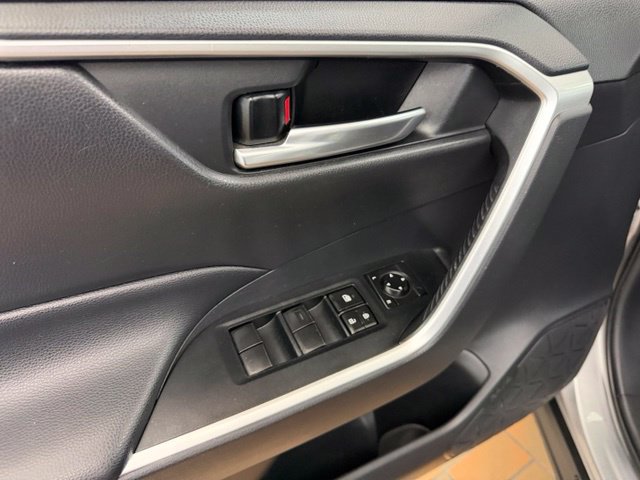 Used 2019 Toyota RAV4 XLE FWD image 22