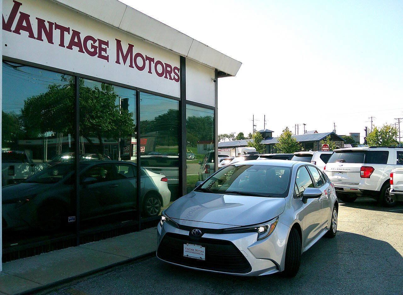 Used 2024 Toyota Corolla LE AWD/4WD image 1