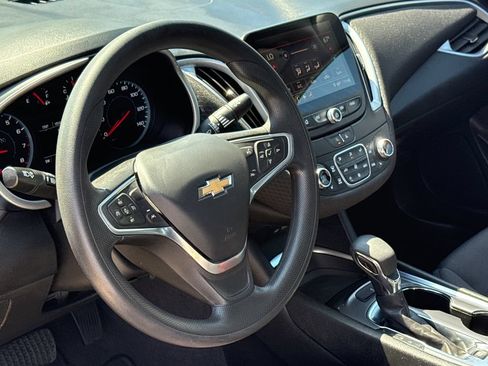 Used 2023 Chevrolet Malibu LT FWD image 17