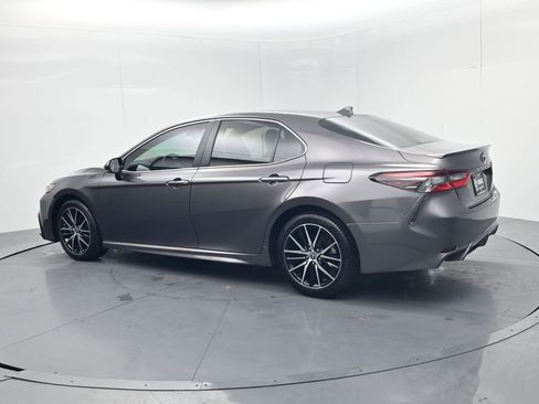 Used 2024 Toyota Camry SE image 5