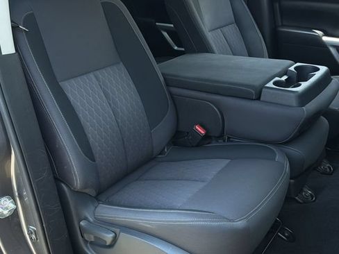 Used 2024 Nissan Titan SV AWD/4WD image 34