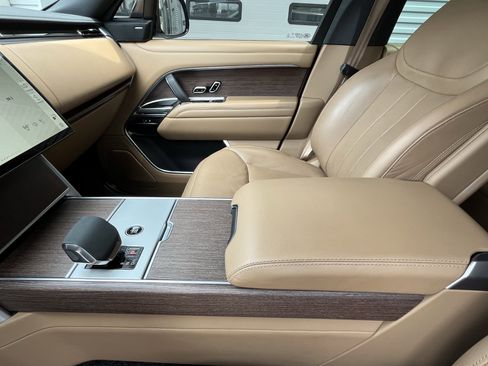 Certified 2024 Land Rover Range Rover SE AWD/4WD image 26
