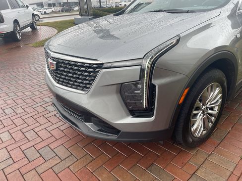 Used 2025 Cadillac XT4 Premium Luxury image 2
