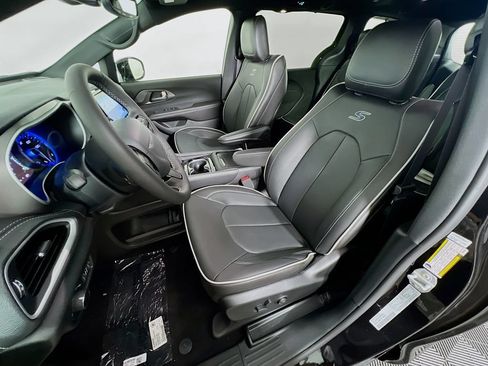 New 2027 Chrysler Pacifica Limited AWD/4WD image 22