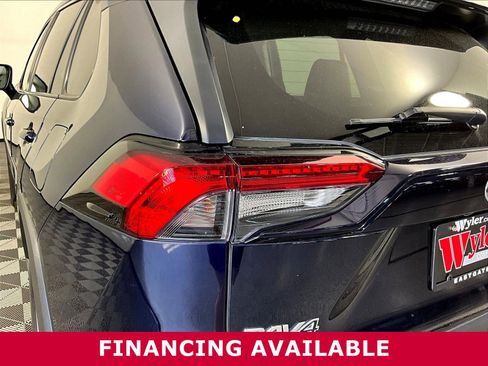 Used 2020 Toyota RAV4 XLE w/ Convenience Package FWD image 19