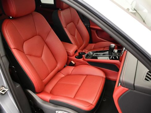 Certified 2026 Porsche Macan AWD/4WD image 51