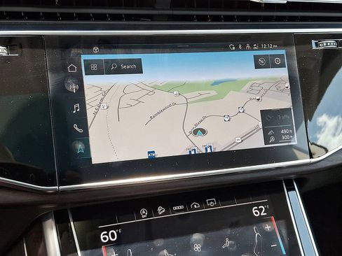 Used 2022 Audi Q8 Premium image 19