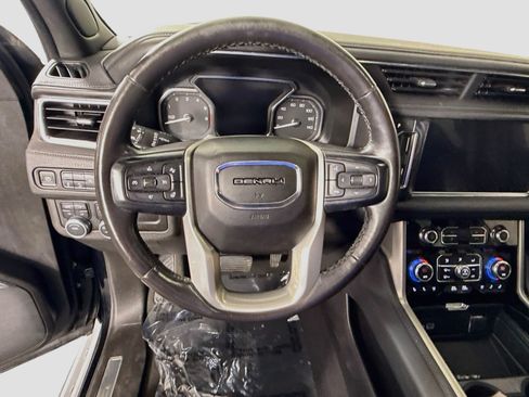 Used 2021 GMC Yukon Denali w/ Denali Premium Package AWD/4WD image 13