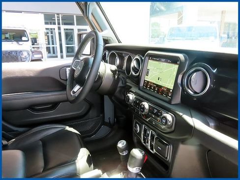 Used 2023 Jeep Wrangler Unlimited Sahara AWD/4WD image 8