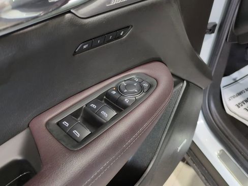 Used 2023 Cadillac XT6 Premium Luxury image 17