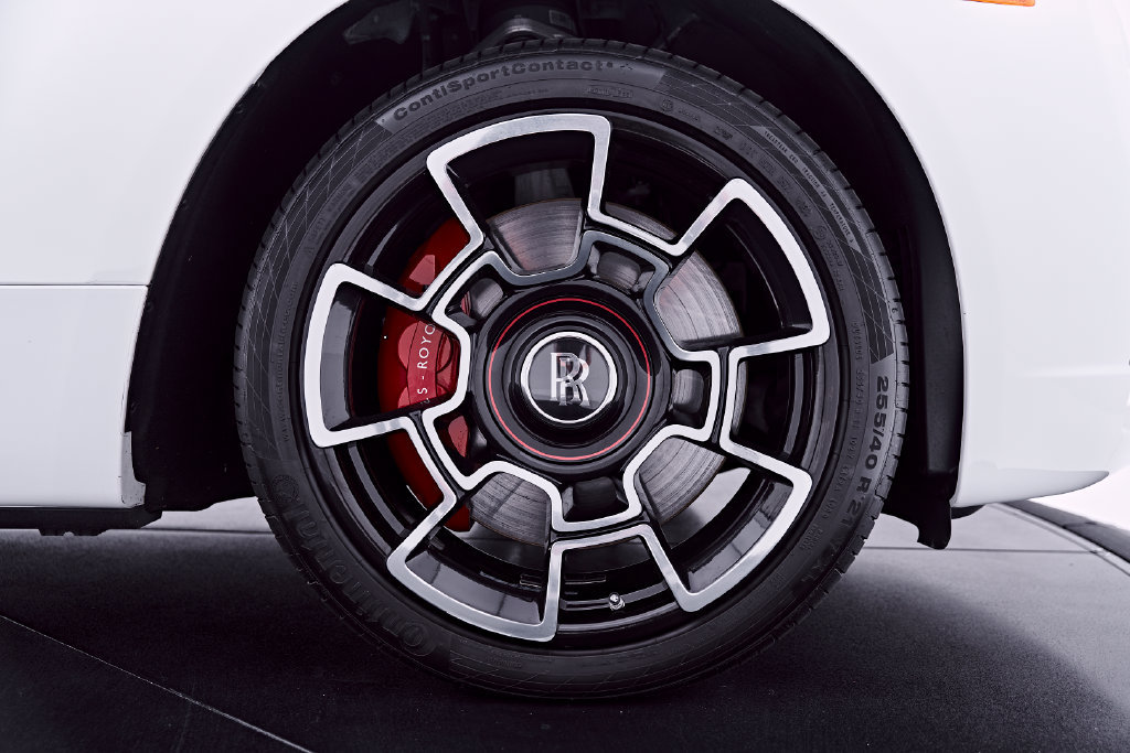 Used 2020 Rolls-Royce Dawn RWD image 41
