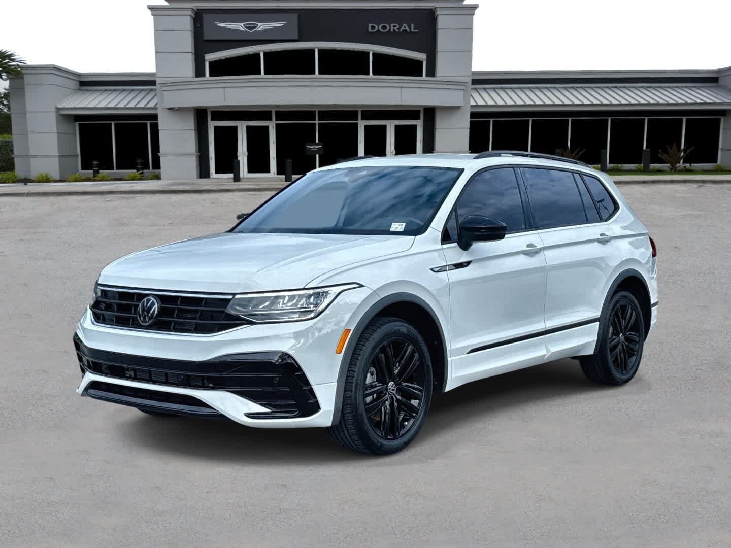 Used 2022 Volkswagen Tiguan SE R-Line FWD image 1