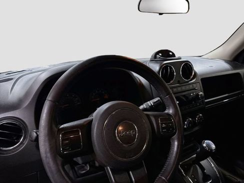 Used 2014 Jeep Patriot Latitude AWD/4WD image 10
