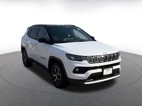 Used 2025 Jeep Compass Limited AWD/4WD image 3