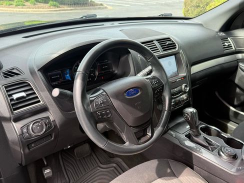 Used 2018 Ford Explorer XLT w/ Equipment Group 201A image 7