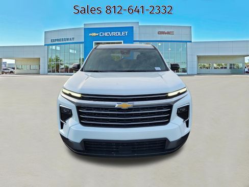 Used 2025 Chevrolet Traverse LT w/ LPO, Floor Liner Package image 2