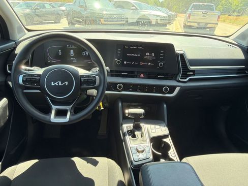 Used 2025 Kia Sportage LX FWD image 22