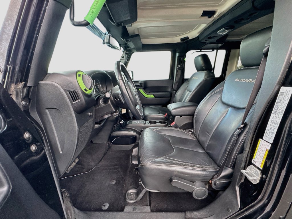 Used 2017 Jeep Wrangler Unlimited Sahara w/ Connectivity Group AWD/4WD image 18