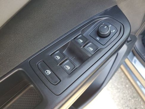 Certified 2023 Volkswagen Taos SE FWD image 14