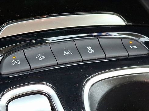 Used 2021 Buick Envision Essence w/ Technology Package I image 27