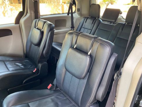 Used 2016 Chrysler Town & Country Touring image 35