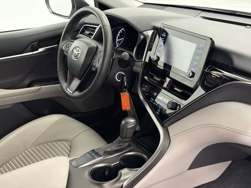 Used 2024 Toyota Camry SE FWD image 8