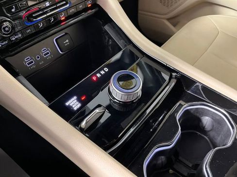 Used 2023 Jeep Grand Cherokee Limited image 32