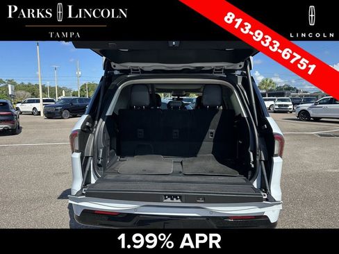 Certified 2025 Lincoln Navigator Reserve AWD/4WD image 11
