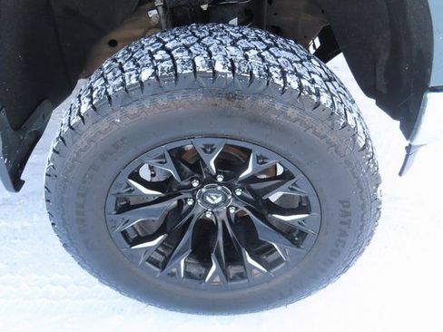 Used 2025 Chevrolet Silverado 1500 LT AWD/4WD image 17