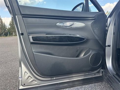 Used 2025 Genesis GV70 2.5T image 15