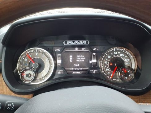 Used 2020 RAM 1500 Limited image 9