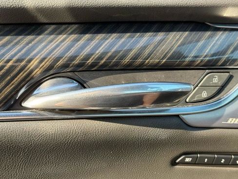 Used 2023 Cadillac XT6 Premium Luxury image 16