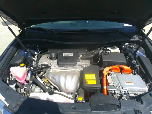 Used 2014 Toyota Camry XLE w/ Convenience Package image 43