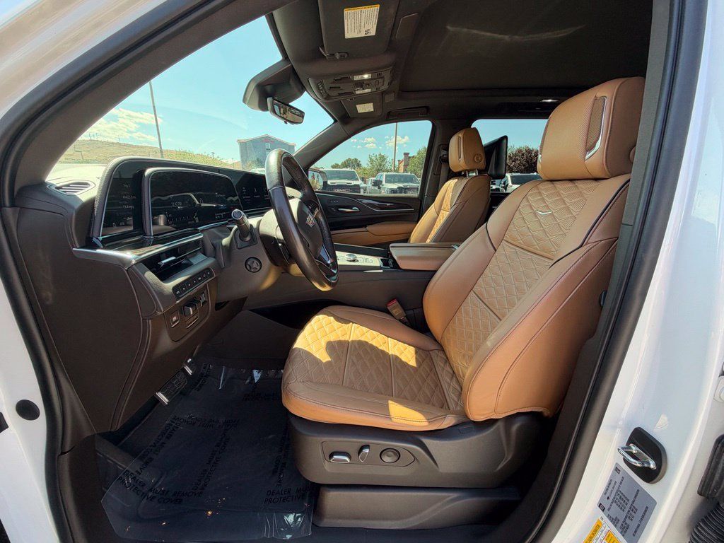 Used 2022 Cadillac Escalade ESV Sport w/ Touring Package AWD/4WD image 10