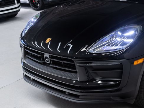 Certified 2026 Porsche Macan AWD/4WD image 31
