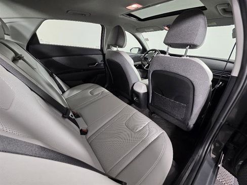 Used 2024 Hyundai Elantra Limited FWD image 18
