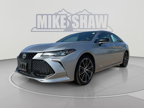 Used 2019 Toyota Avalon XSE FWD image 1