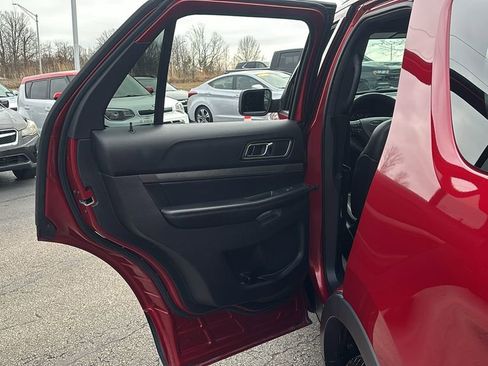 Used 2018 Ford Explorer XLT w/ Equipment Group 202A image 28