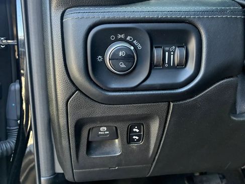 Used 2019 RAM 1500 Limited image 17