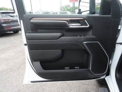Used 2024 Chevrolet Silverado 2500 LT AWD/4WD image 16