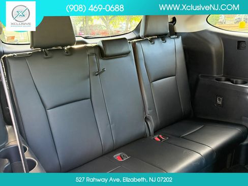 Used 2022 Toyota Highlander XLE AWD/4WD image 32