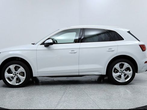 Used 2021 Audi Q5 Prestige w/ Prestige Package image 2