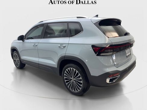 Used 2025 Volkswagen Taos SE FWD image 9