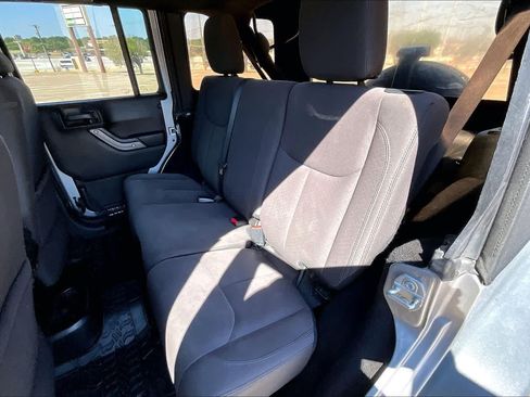 Used 2018 Jeep Wrangler Unlimited Sport S AWD/4WD image 29
