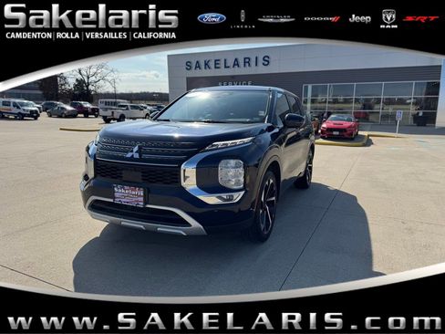 Used 2024 Mitsubishi Outlander SE image 1