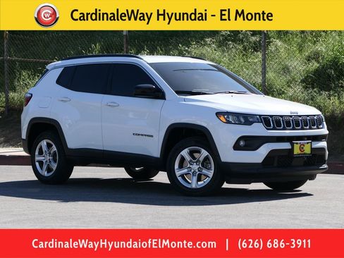 Used 2023 Jeep Compass Latitude image 1