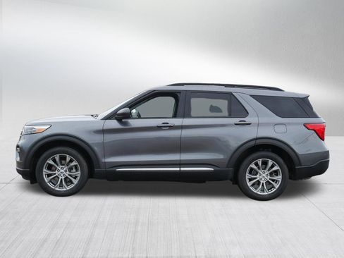 Used 2022 Ford Explorer XLT w/ Equipment Group 202A AWD/4WD image 4