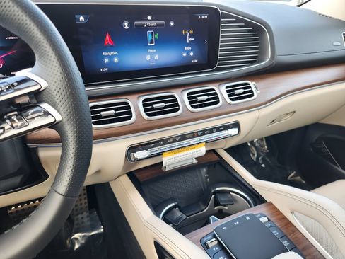 New 2026 Mercedes-Benz GLS 580 4MATIC image 26