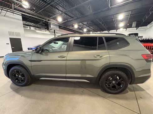 Used 2025 Volkswagen Atlas Peak Edition SE AWD/4WD image 6
