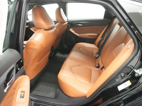 Used 2019 Toyota Avalon Limited FWD image 19